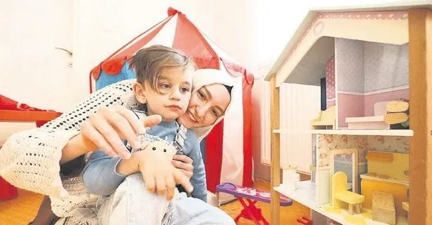 Oğulları gelişim geriliği yaşayan aile soluğu Türkiye’de aldı!