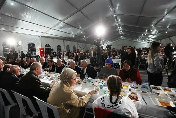 hatayda-depremzedelerle-iftar-baskan-erdogandan-onemli-aciklamalar-1679684758636.jpeg
