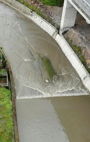 İstanbul'da çevre rezaleti havadan görüntülendi! Ömerli Barajı’na giden derelerdeki kirli su mide bulandırdı