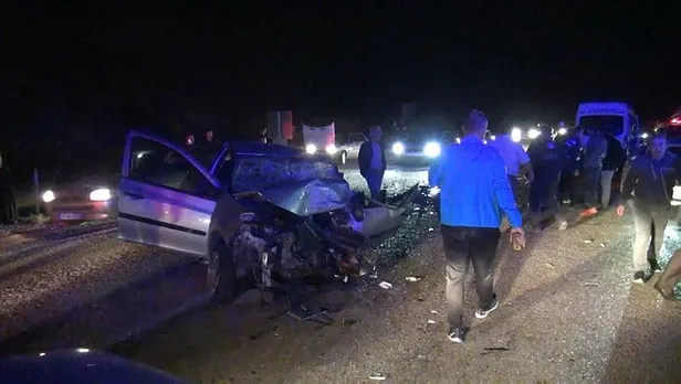 bursada-zincirleme-kaza-olu-ve-yaralilar-var-1573428474214.jpeg Bursa'da zincirleme kaza! Ölü ve yaralılar var...-1