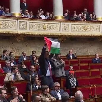 İZLE I Fransa meclisinde Filistin bayrağı açan vekile men cezası!