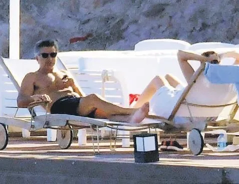 64'lük Önder Fırat, 38'lik Şükran Albayrak ile tatilde! Bodrum tatilinde romatik anlar yaşadı-2