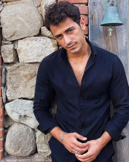 Survivor 2021 yarışmacısı çıka çıka bakın kim çıktı yarışma yarışma geziyor! Sevgilisiyle Ben Bilmem Eşim Bilir'e bile katılmış meğer Emin...-3