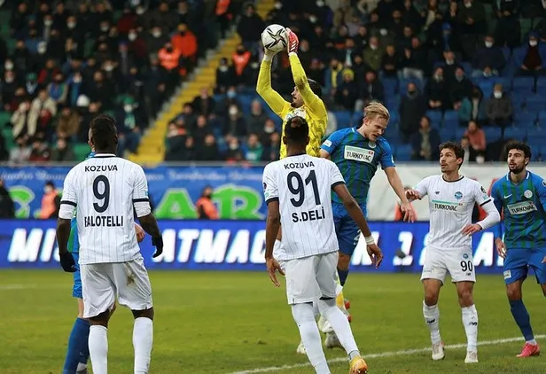 mario-balotelli-sov-adana-demirspor-caykur-rizesporu-rahat-gecti-1644164652665.jpeg Mario Balotelli şov! Adana Demirspor - Çaykur Rizespor'u rahat geçti-3