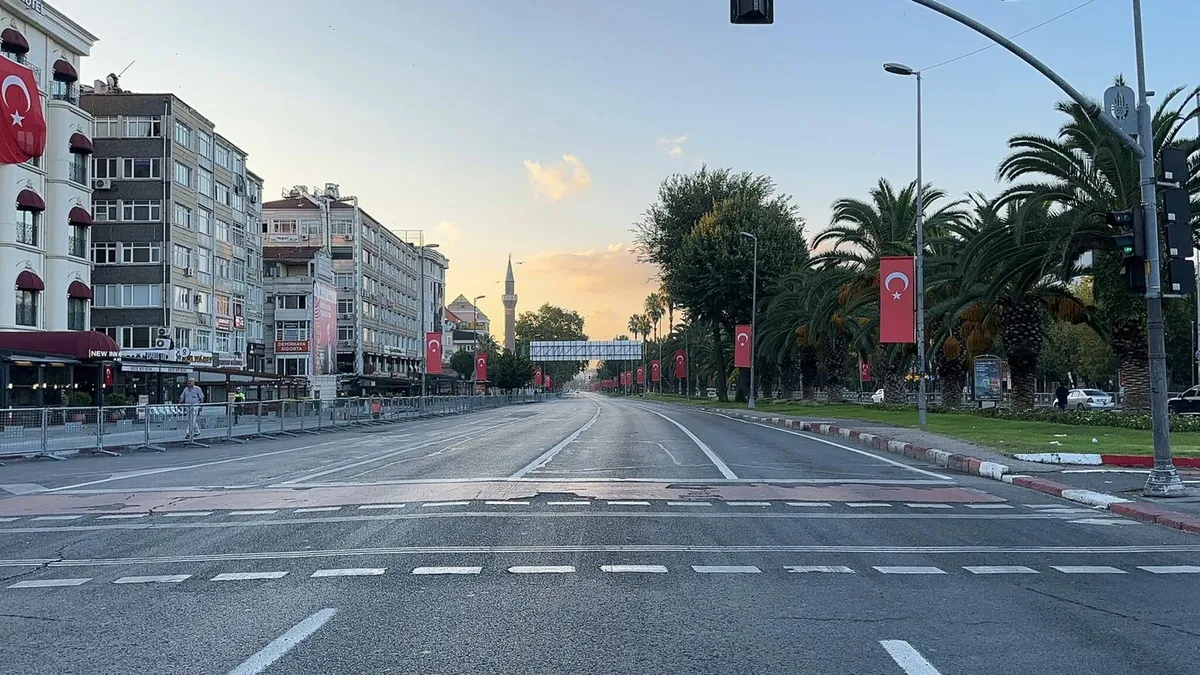 istanbul-trafigine-30-agustos-ayari-kapatilan-yollar-ve-alternatif-guzergahlar-1788063836902.jpeg İstanbul trafiğine "30 Ağustos" ayarı: Kapatılan yollar ve alternatif güzergahlar-3