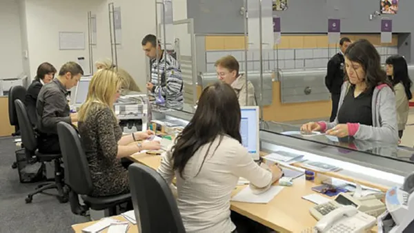 12-mayis-arefe-gunu-bankalar-acik-mi-arefe-gunu-bankalar-saat-kaca-kadar-acik-iste-calisma-saatleri-1620761039763.jpg Arefe günü bankalar, PTT, kargolar açık mı? 12 Mayıs bugün bankalar ve PTT çalışıyor mu?-3