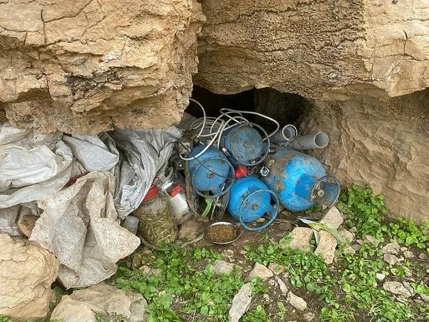 Terör örgütü PKK'ya darbe üstüne darbe geliyor! Van'da silah ve mühimmat yakalandı-3