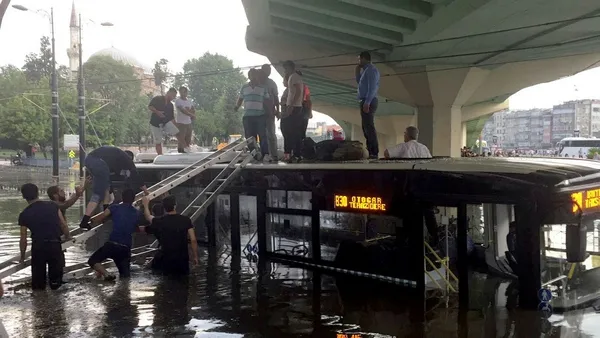 İstanbul'da vatandaşlar mahsur kaldı-4