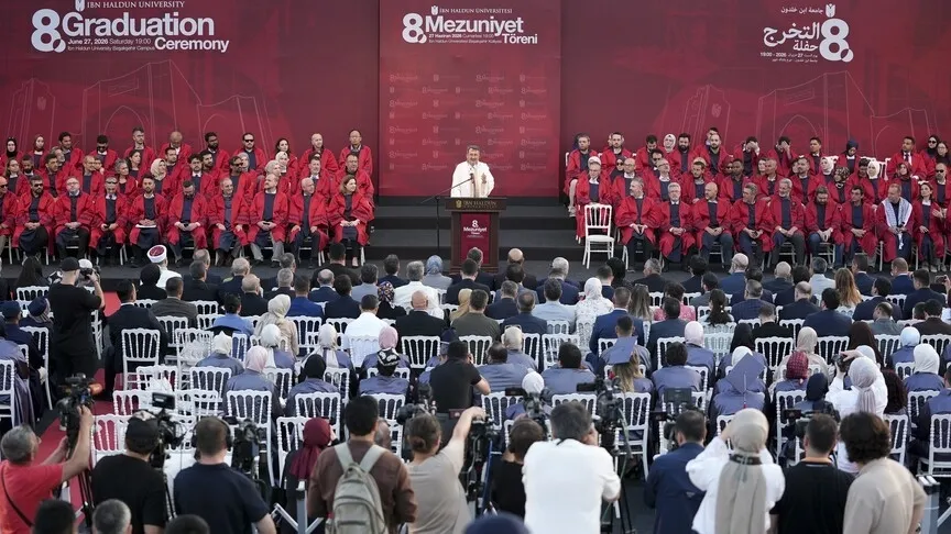 yolumuza-kararlilikla-devam-edecegiz-1782610770340.jpeg İbn Haldun Üniversitesi'nde mezuniyet coşkusu: Başkan Erdoğan'dan Türkiye Yüzyılı mesajı-3