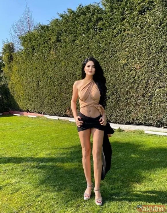 Berdan Mardini içli köfte yaparken burnunu karıştırdı sosyal medyanın diline düştü 'midem kalk gidelim diyor' - 23