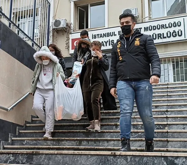 istanbul-merkezli-4-ilde-es-zamanli-fuhus-operasyonu-11i-yabanci-uyruklu-33-kadin-kurtarildi-1639517211500.jpg
