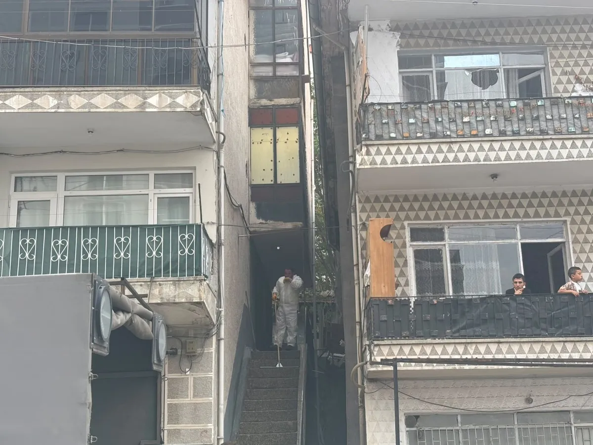 yenimahalledeki-cinayetin-detaylari-ortaya-cikti-3-kisi-tabanca-ve-bicakla-oldurulmus-1790081797822.jpeg Ankara'da 3 kişiyi öldüren Kadir Çiçek, polisin "teslim ol" çağrısı sonrası intihar etti-3
