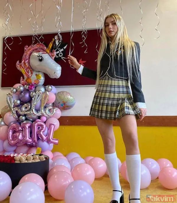 Aleyna Tilki'ye tişörtünü sıyırıp pozlarını paylaştı Londra'dan olay yaratmaya devam! 'Zor günler geçiriyorum' diyen Aleyna... - 11