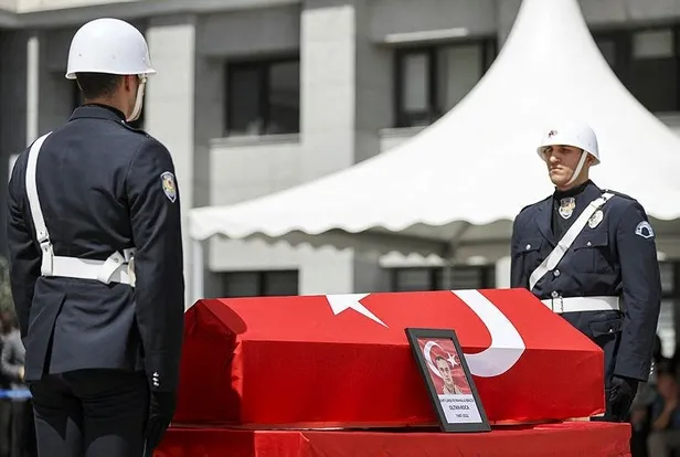 baskan-erdogandan-sehit-bekci-oltan-kocanin-ailesine-bassagligi-mesaji-1661171900737.jpeg Başkan Erdoğan'dan şehit bekçi Oltan Koca'nın ailesine başsağlığı mesajı-3