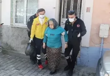 kayip-yasli-kadin-cop-evden-cikti-yardim-talep-etmedi-1679918609550.jpeg Kayıp yaşlı kadın çöp evden çıktı: Yardım talep etmedi!-3