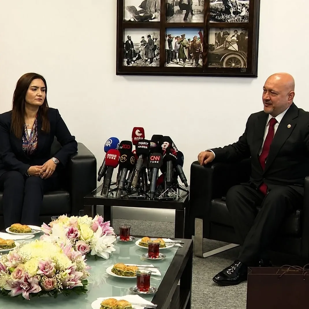 siyasette-bayram-havasi-3-yil-aradan-sonra-bir-ilk-ak-partiye-ilk-ziyaret-chpden-heyette-dikkat-ceken-isimler-1779950954170.jpeg Siyasette "bayram" havası! AK Parti ve CHP arasında 3 bayram sonra ilk | İkinci konuk MHP | Görüşmelerde "iç cephe" vurgusu-2