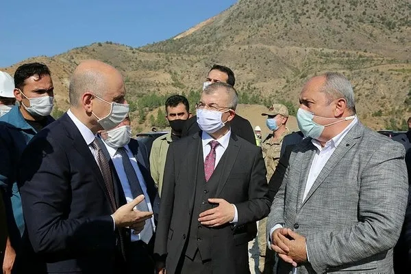 ulastirma-ve-altyapi-bakani-adil-karaismailoglu-yusufelinde-yol-ve-tuneller-insaatlarini-inceledi-tarih-verdi-1602518864602.jpg Ulaştırma ve Altyapı Bakanı Adil Karaismailoğlu Artvin'de incelemelerde bulundu-2