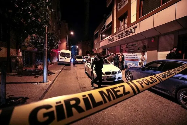 Bağcılar'da park halindeki 2 araç kurşunlandı-3