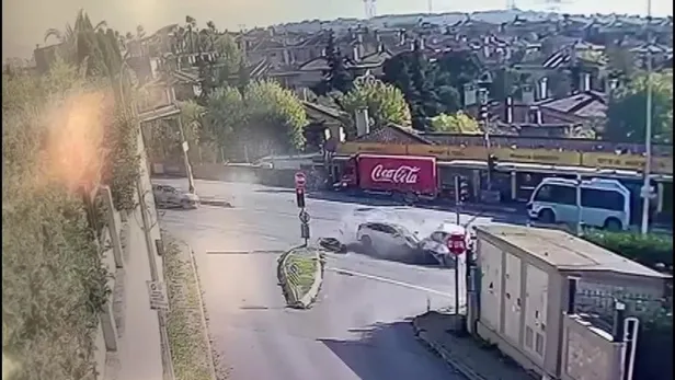 Tuzla’daki feci kaza kamerada! Baba ve 8 yaşındaki oğlu hayatını kaybetti-2