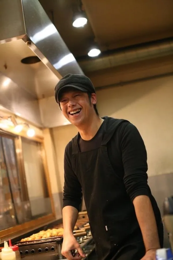 sattigi-yemekten-sac-cikan-japon-saclarini-kazitarak-kendisini-cezalandirdi-1622529276610.jpg Sattığı yemekten saç çıkan Japon saçlarını kazıtarak kendisini cezalandırdı-2