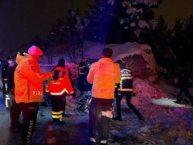 burdurda-iistinat-duvarina-carparak-hurdaya-donen-otomobilde-4-genc-hayatini-kaybetti-1646446331460.jpeg Burdur'da istinat duvarına çarparak hurdaya dönen otomobilde 4 genç hayatını kaybetti-3