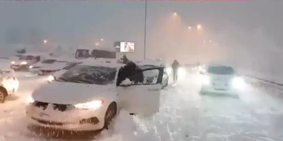 ekrem-imamoglunun-karla-mucadeleyle-ilgili-sozleri-alay-konusu-oldu-en-buyuk-karla-mucadeleyi-yapan-biziz-1643362372444.jpg Ekrem İmamoğlu'nun karla mücadeleyle ilgili sözleri alay konusu oldu: En büyük karla mücadeleyi yapan biziz-4