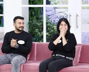 Esra Erol yine başardı! Betül Sude yıllardır aradığı annesini Esra Erolda buldu