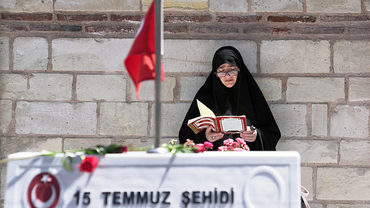Edirnekapı’da 15 Temmuz anması... Şehitler için Kur’an-ı Kerim okundu
