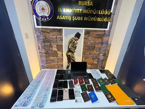 1670828554562.jpg 3 ilde fuhuş operasyonu: Tatile gelen Rus jinekoloğa tuzak kurmuşlar-3