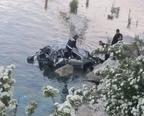 Kontrolden çıkan otomobil Eğirdir Gölü’ne uçtu