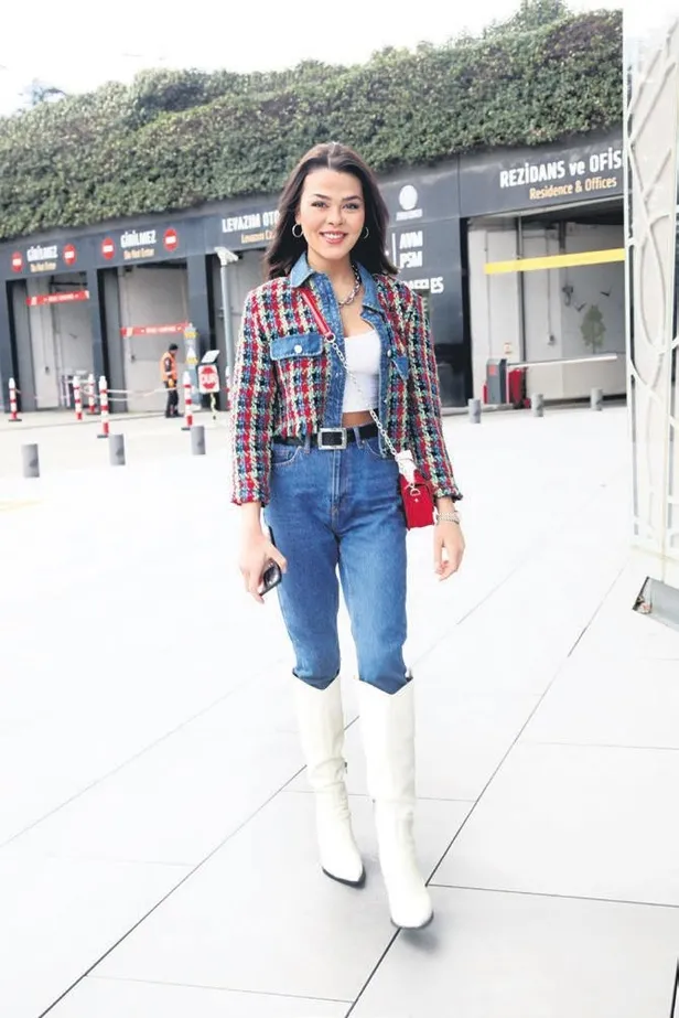 los-angelestaki-oscar-odulleri-torenine-katilan-nevbahar-koc-kesenin-agzini-acti-1678826196491.jpeg Los Angeles’taki Oscar Ödülleri Töreni’ne katılan Nevbahar Koç kesenin ağzını açtı-12