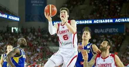 A Milli Basketbol Takımı İsveç'i 77-52 mağlup etti