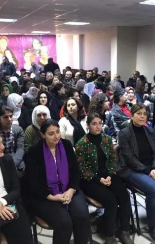 HDP'li vekiller Paris'te öldürülen PKK'lı teröristleri anma töreninde