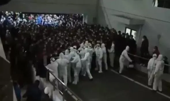 SON DAKİKA KORONAVİRÜS HABERİ: Çin'de koronavirüs yeniden mi başladı? Binlerce kişiyi karantinaya aldılar sonrası ise korkunç...-1