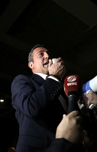 Ali Koç'lu Fenerbahçe teknik direktör tüketim merkezine döndü! Söylediği her şeyin tersini yapıyor...