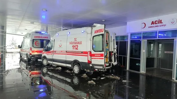 1675320540166.jpeg Bingöl'de kontrolden çıkan yolcu otobüsü devrildi! Çok sayıda yaralı var-2