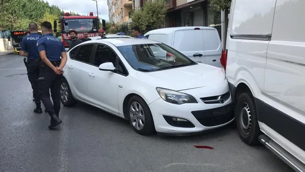 arac-kullanirken-annesinin-vefat-haberini-aldi-kaza-yapti-1631258768912.jpg Araç kullanırken annesinin vefat haberini aldı kaza yaptı-3