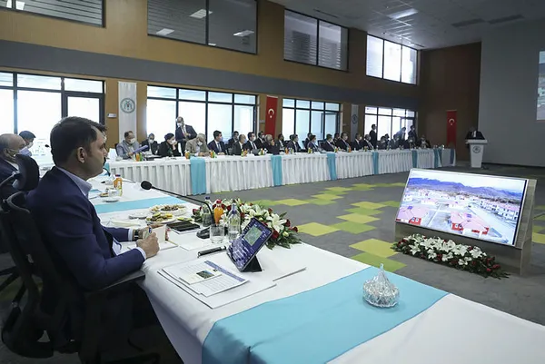 cevre-ve-sehircilik-bakanimuratkurum-kentsel-donusum-icin-erzincanda-1602956303186.jpg Çevre ve Şehircilik Bakanı Murat Kurum kentsel dönüşüm için Erzincan'da-3