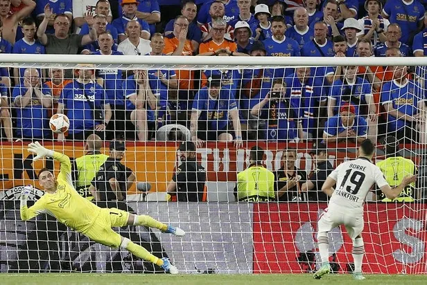 Eintracht Frankfurt - Rangers: 1-1 (5-4 penaltılar) MAÇ SONUCU-8