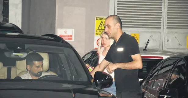 Aleyna Tilki, önceki akşam gazetecilerle köşe kapmaca oynayarak akılları karıştırdı