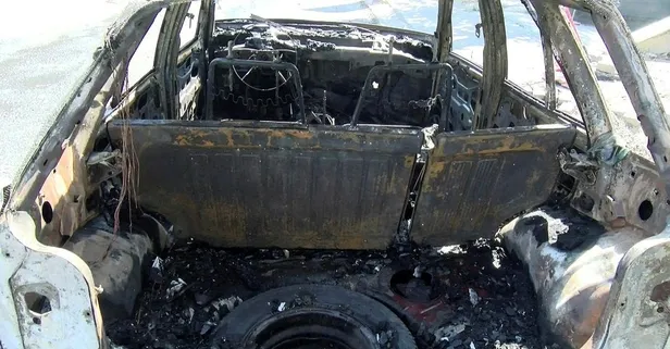 Durduğu yerde alev alev! Büyükçekmece'de otomobil yandı