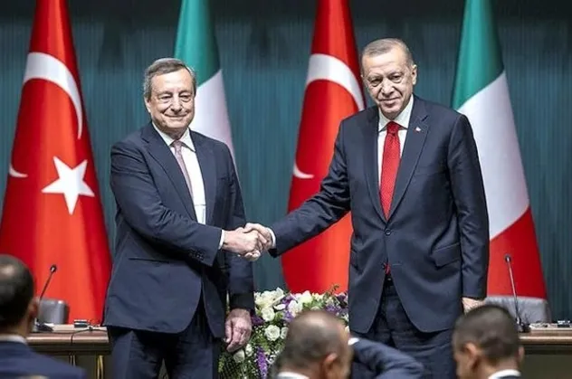 İtalya Başbakanı Draghi'den Türkiye'ye övgü dolu sözler: Karadeniz'deki tahıl koridorunda takdire şayan bir merkezi rolde