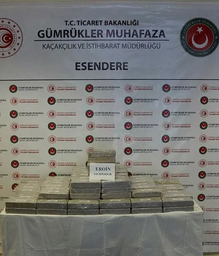 Hakkari'deki 142 kilogram eroin ele geçirildi: Piyasa değeri 35 milyon 250 bin lira-4