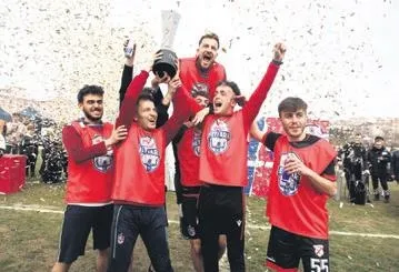 besiktas-ve-galatasaray-yine-transferde-karsi-karsiya-burak-elmas-barcelona-baskani-laporta-ile-pjanic-icin-el-1648509976952.jpeg Beşiktaş ve Galatasaray yine transferde karşı karşıya! Burak Elmas Barcelona Başkanı Laporta ile Pjanic için el sıkıştı-12