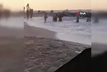 Karaburun Sahili'nde bir kadın boğulma tehlikesi geçirdi! Vatandaşlar o anları görüntüledi