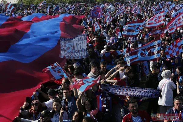 Yenikapı'da bordo-mavi coşku! Trabzonspor taraftarından ışık şov - 6