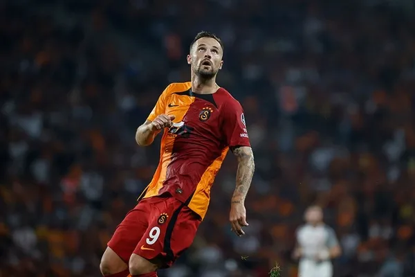 galatasarayda-ilk-yolcu-haris-seferovic-benficaya-geri-donuyor-1668761707007.jpg Galatasaray'da ilk yolcu Haris Seferovic: Benfica'ya geri dönüyor-2