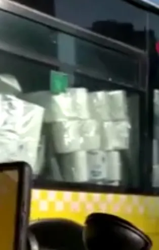 İETT otobüsüyle kağıt havlu sevkiyatı! Gören şok oldu