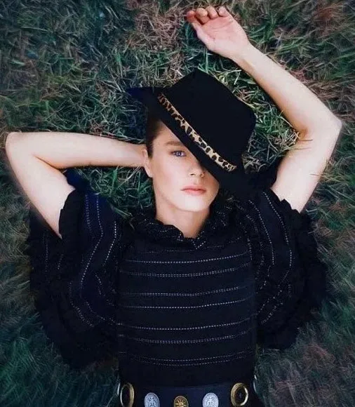 Camdaki Kız'ın Nalan'ı Burcu Biricik 'normalde istemem ama bu sene istiyorum' dedi paylaştı! Instagram'da cümle aleme duyurdu-8
