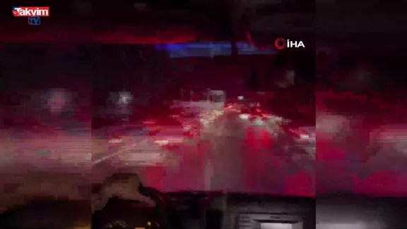 Fermuar sistemiyle ambulansa yol verilmesi sosyal medyada gündem oldu